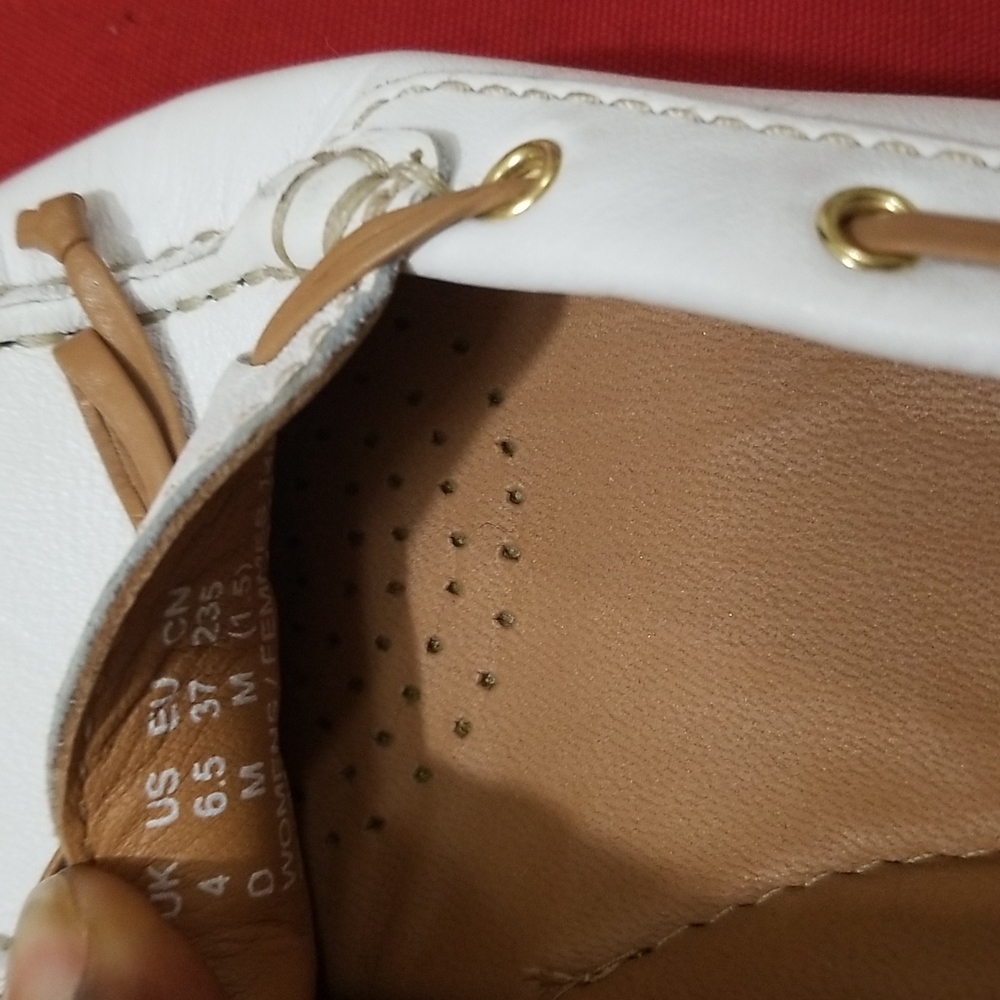 Clarks White Leather Moccasins with Tan Bow Accents - Picture 8 of 9